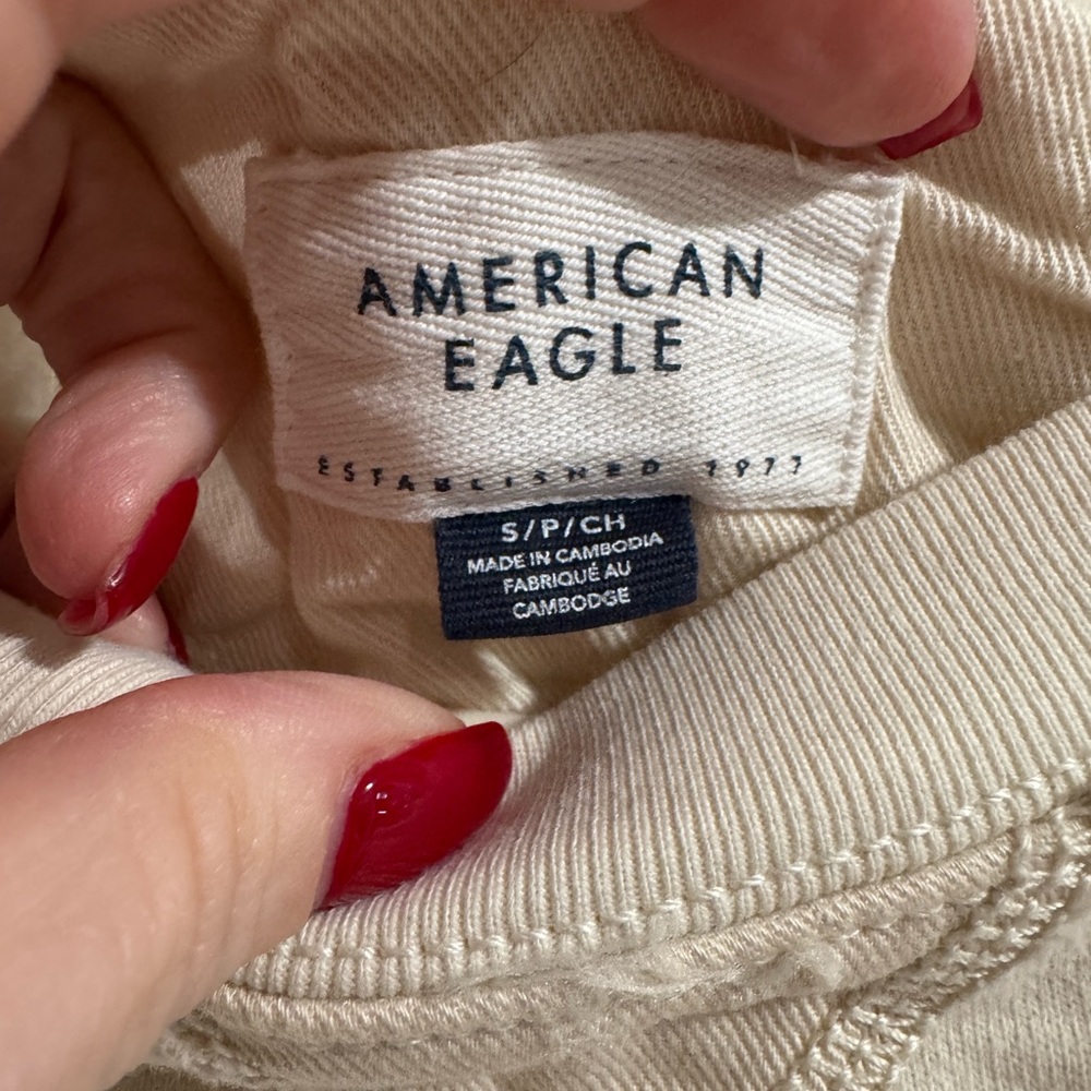 American Eagle Womens Cream Logo Graphic Crewneck Sweatshirt Size Small Pullover - Picture 2 of 4